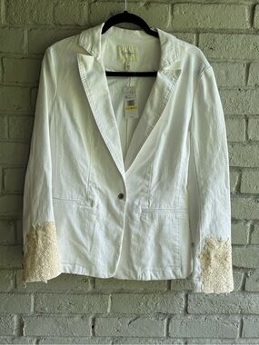 Jessica Simpson White Blazer with Cream Lace Cuffs NWT MSRP $99.50 Size M